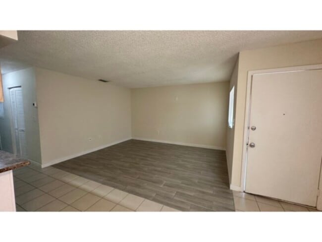 Building Photo - Washer &amp; Dryer Included! 2 Bedroom 2 b...