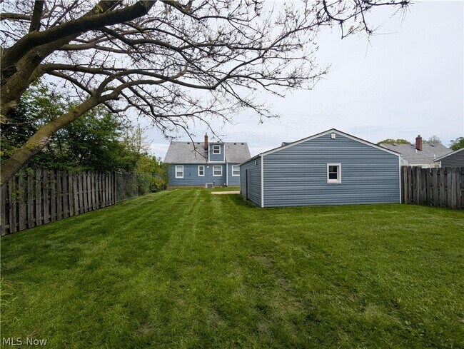 Building Photo - 1678 Byron Dr