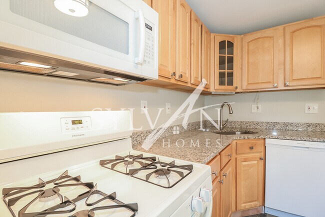 Building Photo - The living is easy in this 2 bedroom, 1.5 ...