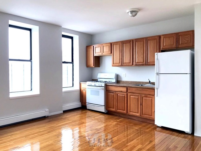 Building Photo - 417 E 52nd St