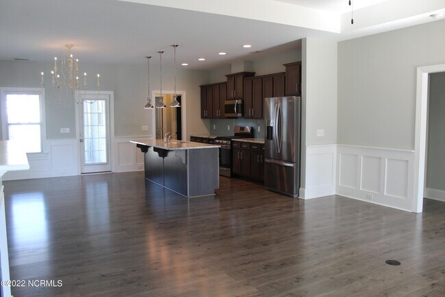Foto del edificio - 317 Hanover Lakes Dr