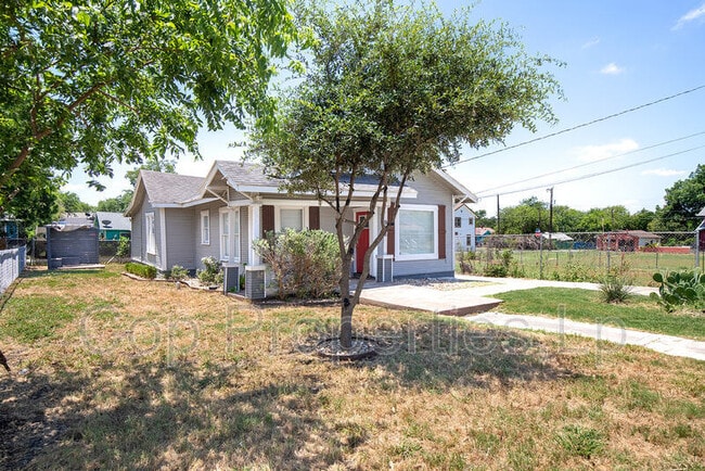 Photo - 916 Iowa St House