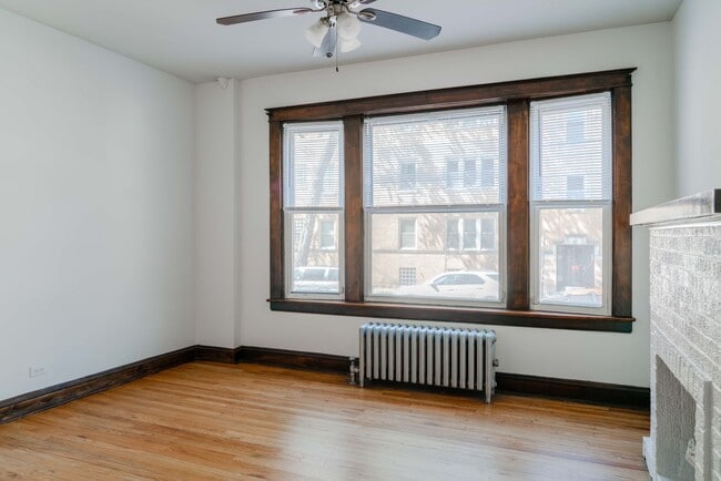 Building Photo - Lakeview / Southport Corridor - 2 Bed / 1 ...