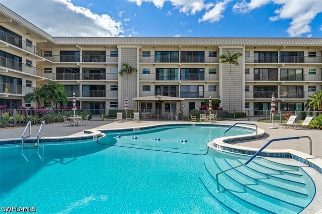 Building Photo - 3200 Gulf Shore Blvd N
