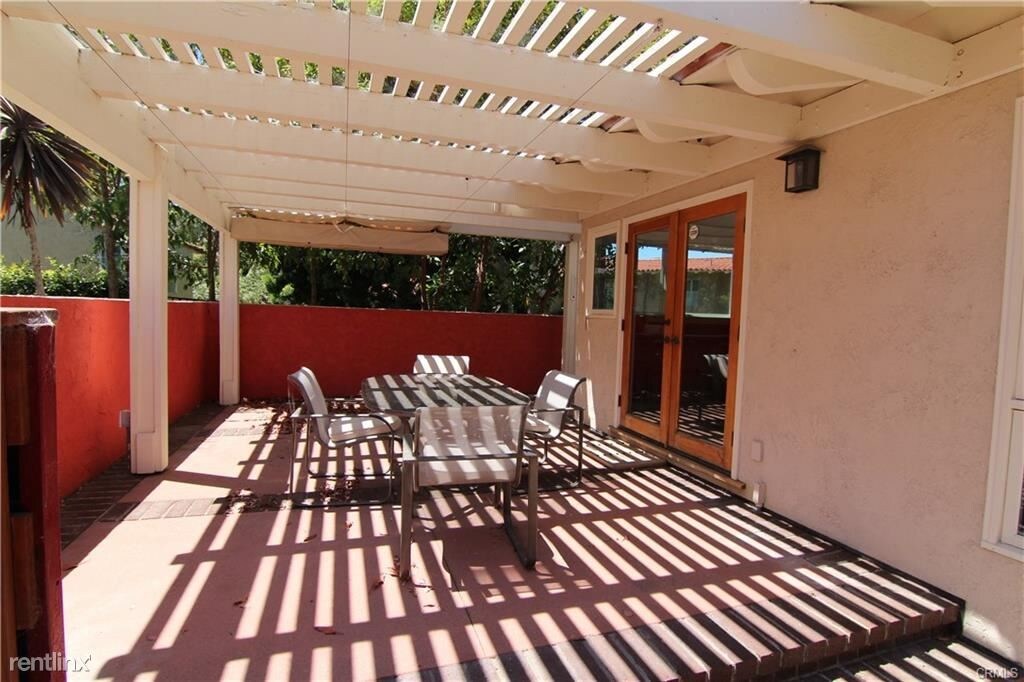 Primary Photo - 4 br, 2.5 bath House - 316 Otero