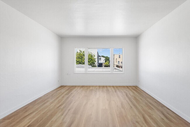 Foto del edificio - 2432 Webb Ave