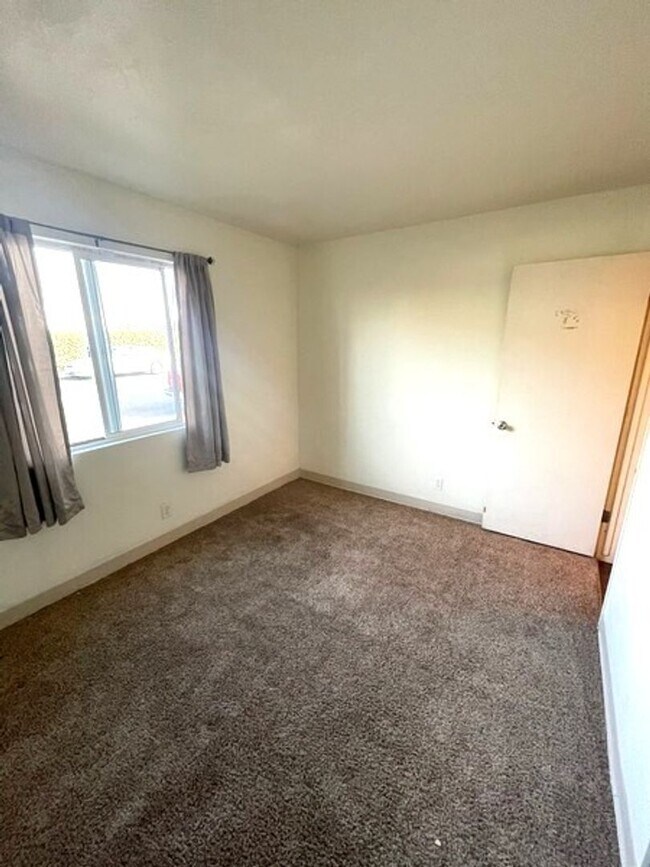 Foto del edificio - Private Upstairs 3 bedroom / 2 bath with 1...
