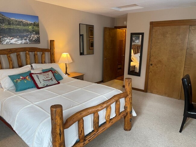 Building Photo - Beautiful furnished house in Stateline available now!