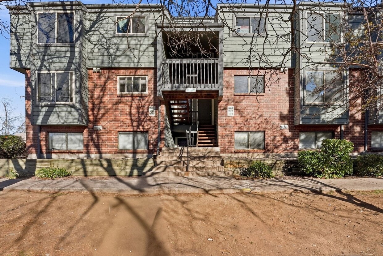 Updated 2 bed / 1 bath home in Lakewood! - Updated 2 bed / 1 bath home in Lakewood!