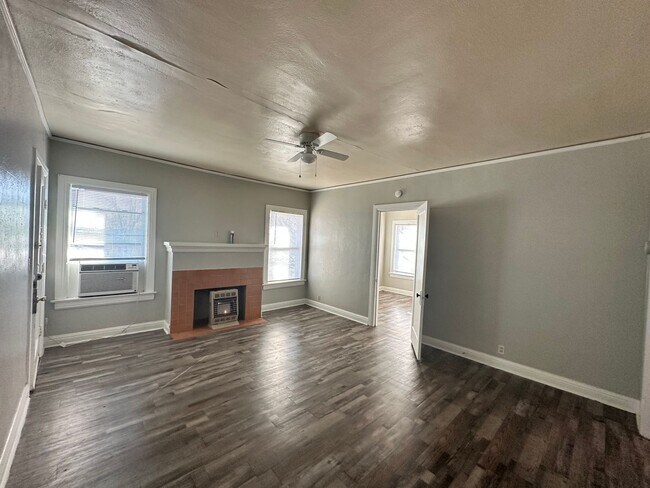 Foto del edificio - 216 W Oak Ave