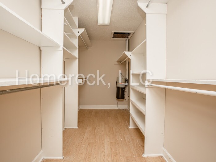 Foto principal - 4800 Brookwood Pl