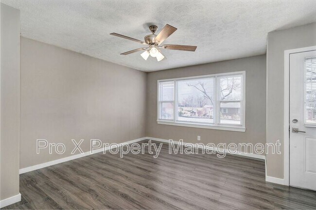 Building Photo - 5431 N Lakewood Dr