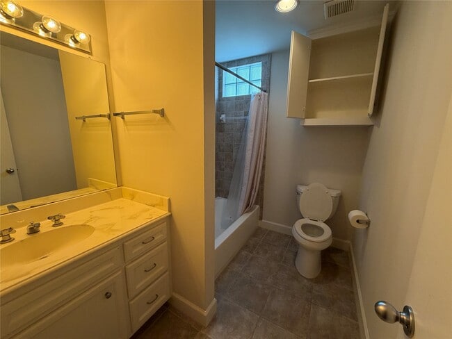 Foto del edificio - 8715 Meadowcroft Dr