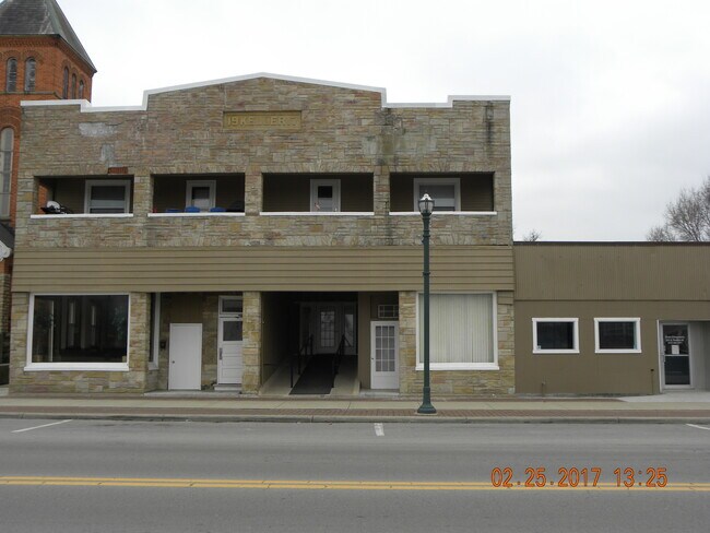 Apartment Bldg - 225 E Findlay St