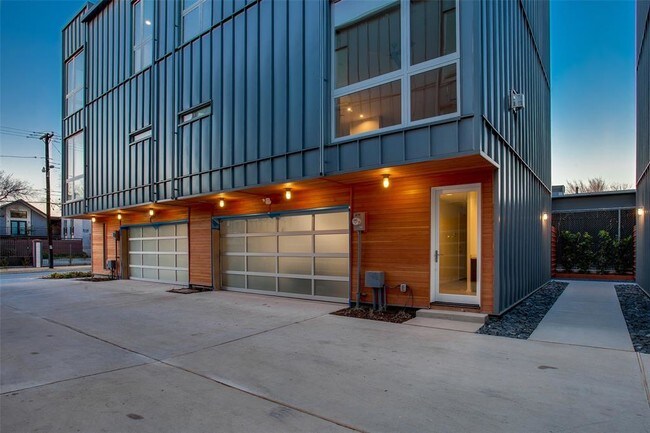 Building Photo - 2706 Throckmorton St