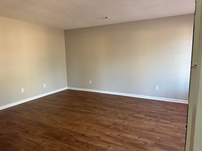 Foto del edificio - MOVE IN SPECIAL: $500 OFF 1ST FULL MONTH'S RENT!**
