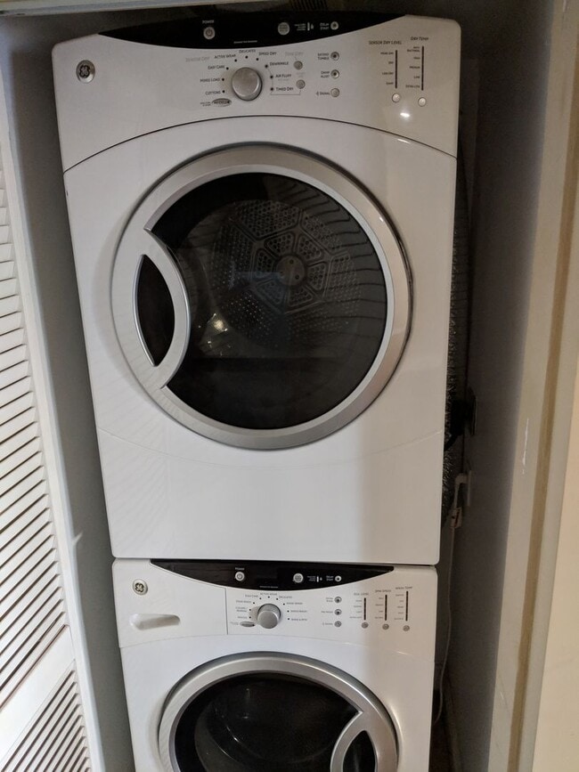 Building Photo - 589 11th St