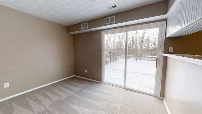 Building Photo - 137 Norwich Dr