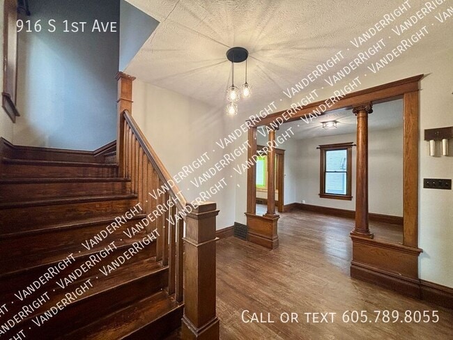 Building Photo - 916 S 1st Ave