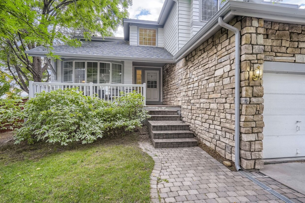 Primary Photo - Beautiful Waneka Landing 5 bed/4 bath Home...