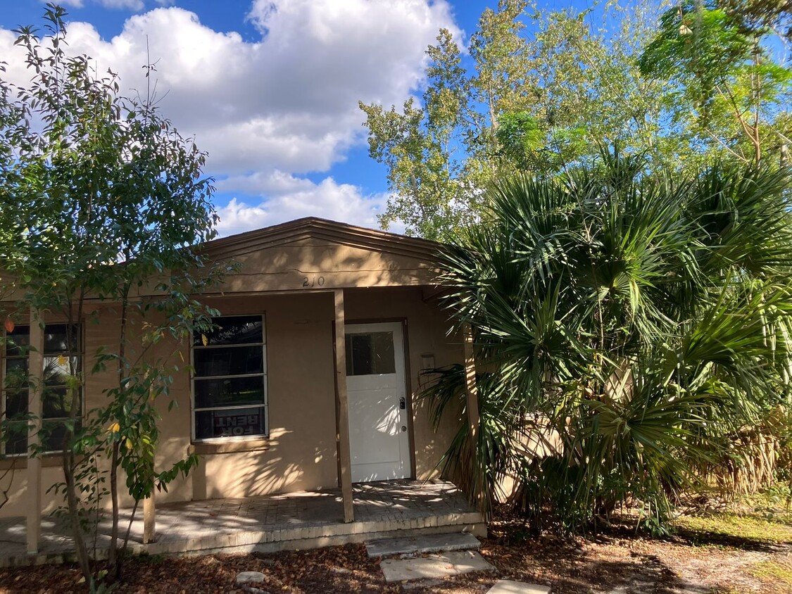 Foto principal - 1BR Near Downtown Brooksville! NO APPLICAT...