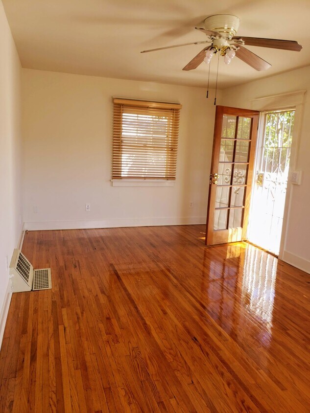 Primary Photo - 723 Bennett Ave