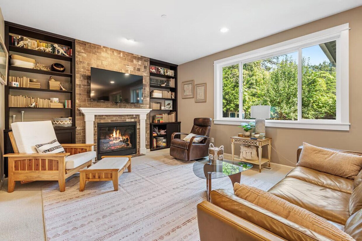 Foto principal - 2847 NE 178th St