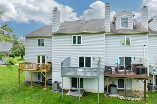 Building Photo - 403 Pinebrooke Cir