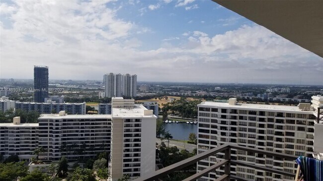 Foto del edificio - 2500 Parkview Dr