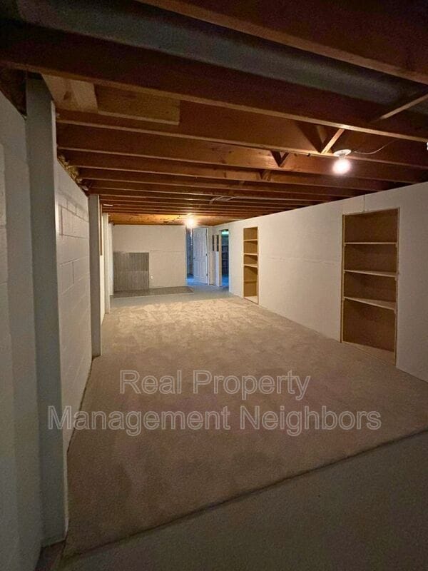 Building Photo - 10335 Holiday Dr