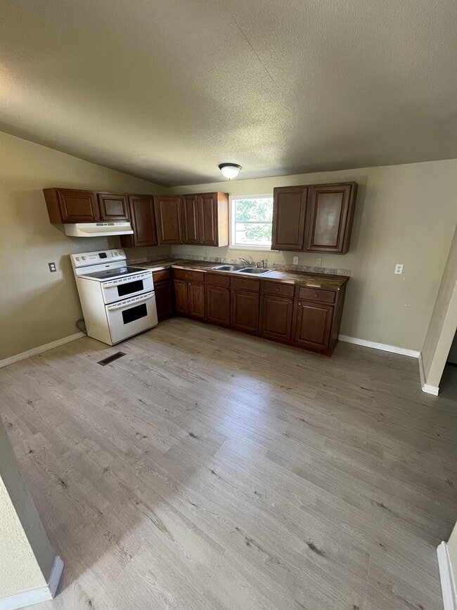 Building Photo - 17650 Cr 3645
