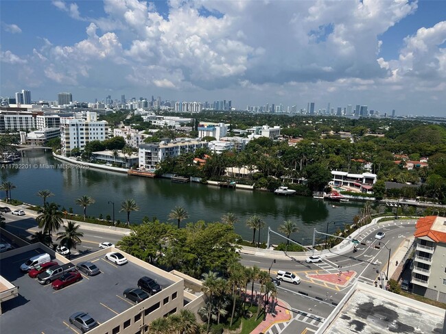 Foto del edificio - 2625 Collins Ave