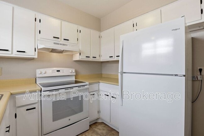 Photo - 3934 E Piccadilly Rd Townhome