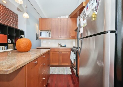 Building Photo - 335 7th Ave