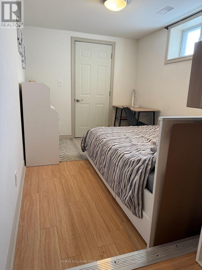 Photo du bâtiment - 2 Coates Ave