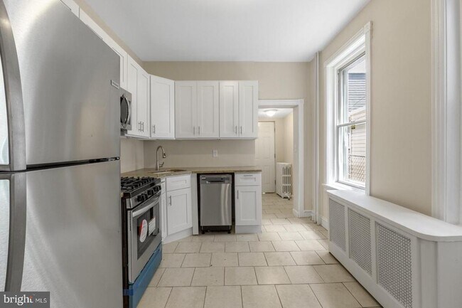 Foto del edificio - 2323 E Cambria St