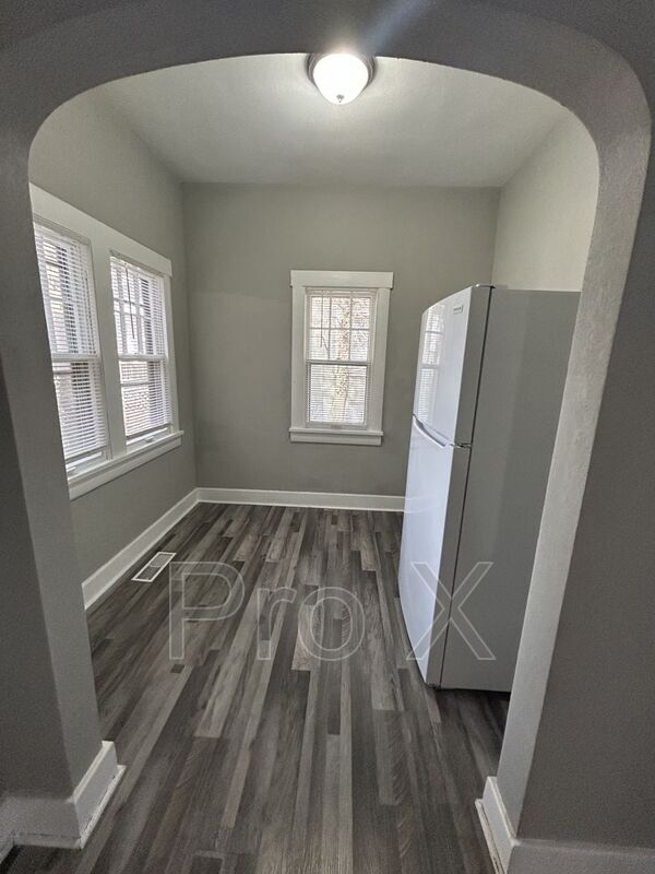 Foto del edificio - 1919 S Broadway St