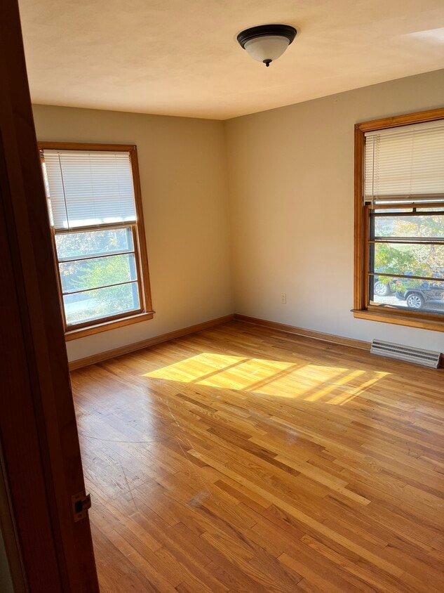 Building Photo - 923 S Greenwood Ave