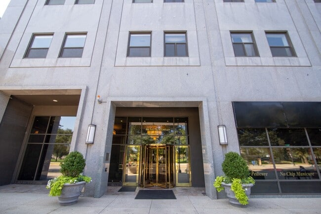 Photo - 910 S Michigan Ave Apartment