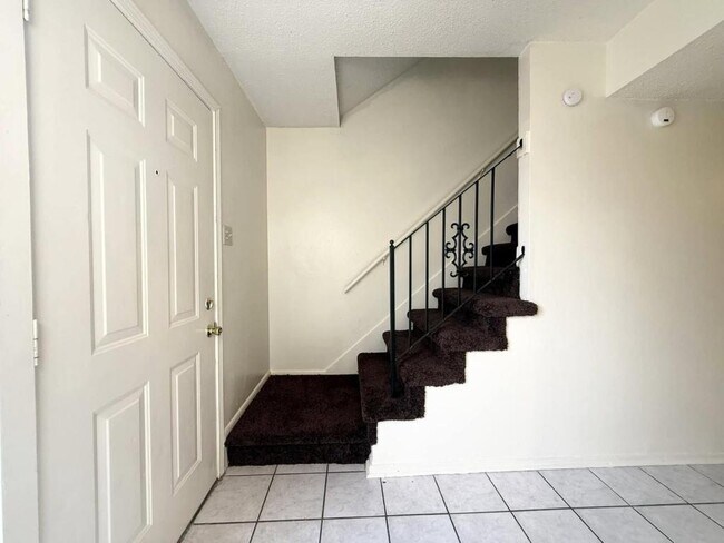 Foto del edificio - 1620 Newport Pl