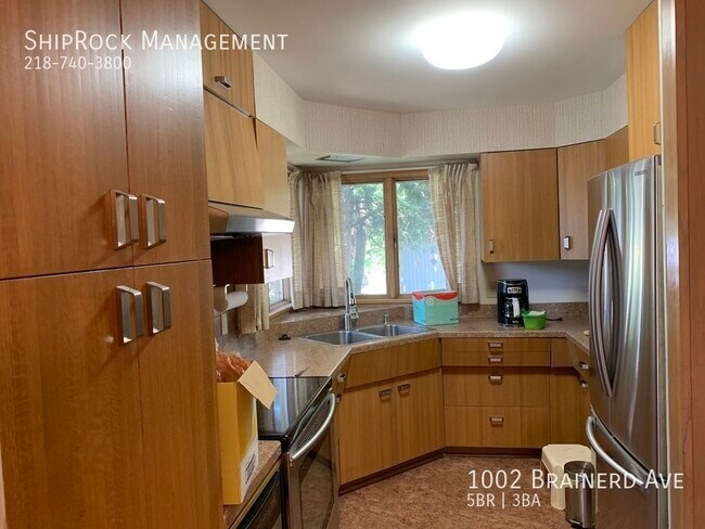 Foto del edificio - 1002 Brainerd Ave