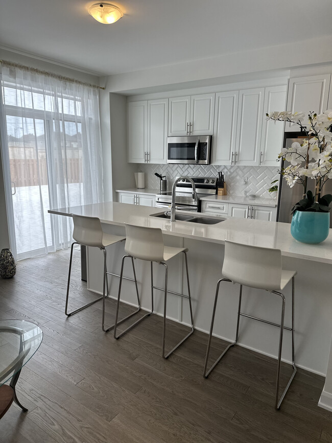 Kitchen - 939 Athenry Crt