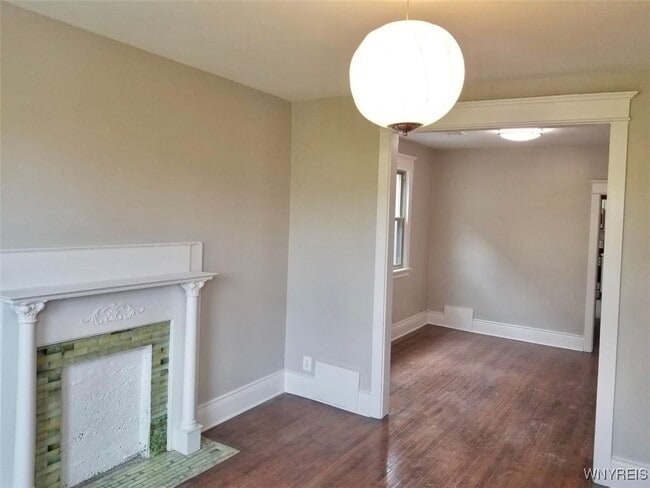 Building Photo - 72 Tracy St