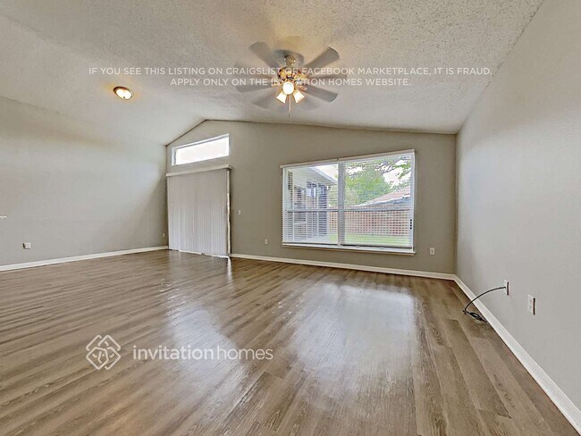 Building Photo - 13702 Hawkeye Dr