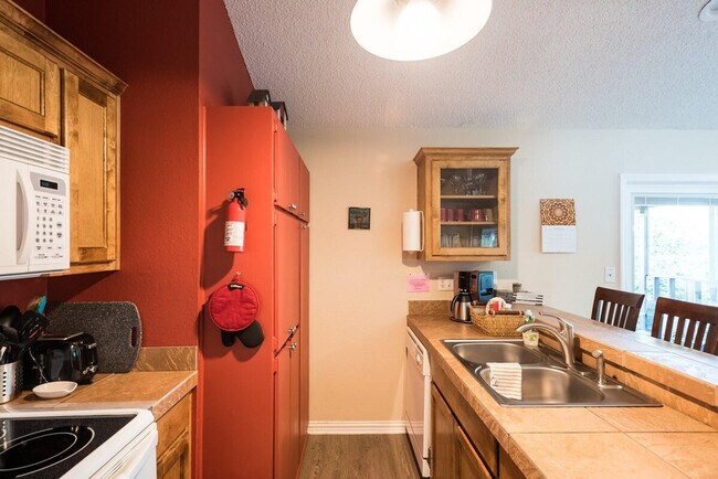 Foto del edificio - 1200 Hollow Creek Dr
