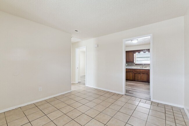 Foto del edificio - 2 bed, 1 bath apartment in Noble,OK