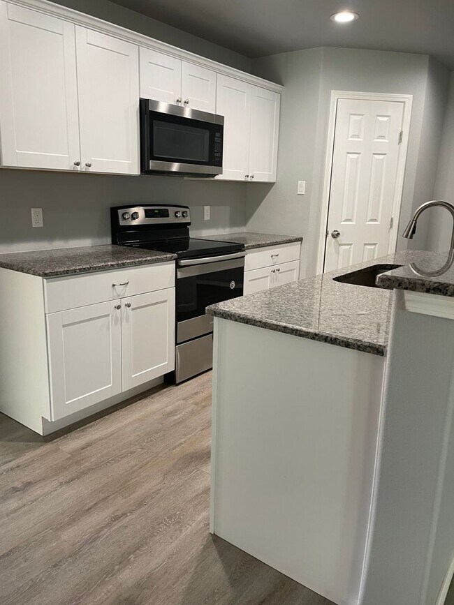 Building Photo - 3 bed 2 bath - Lubbock ISD