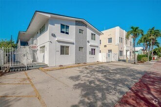 Building Photo - 6910 Bay Dr