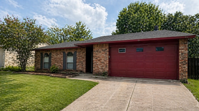 **MOVE IN READY HOME IN ALLEN** - **MOVE IN READY HOME IN ALLEN**