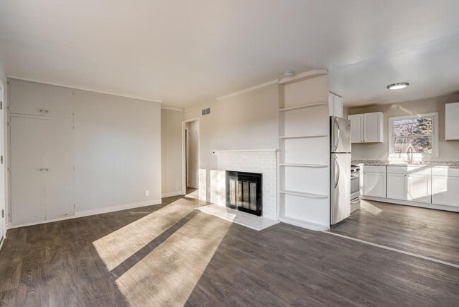 Building Photo - 5804 W Silver Spring Dr